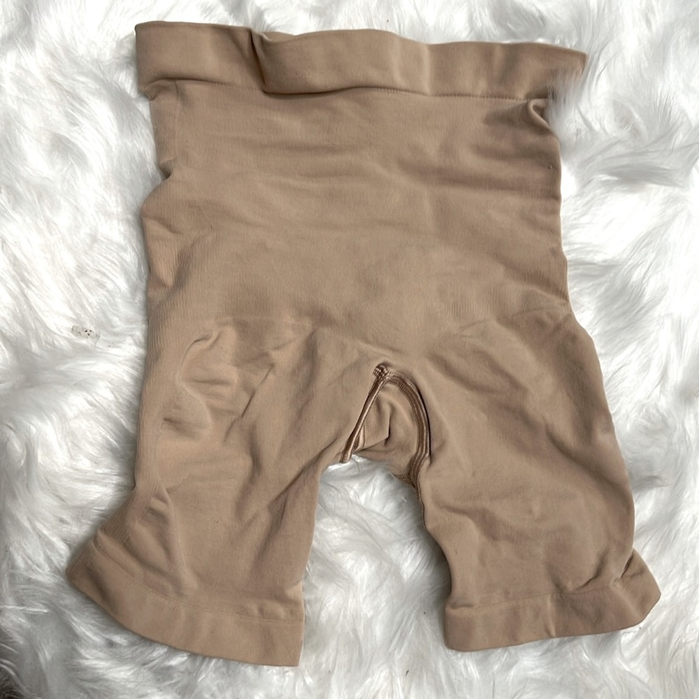 Skims High Waisted Short/Sz S/beige nude